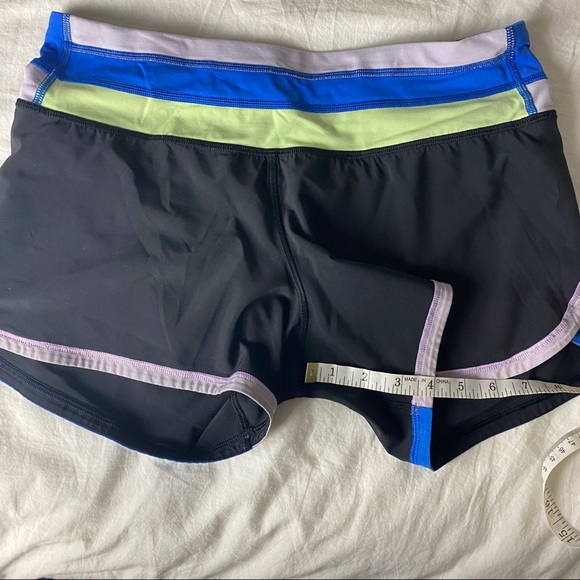 Lululemon Black / Tricolored Shorts Size 6 - Picture 7 of 16